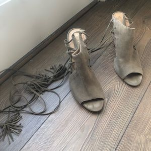 Banana Republic  army green Size 10  4 inch heel